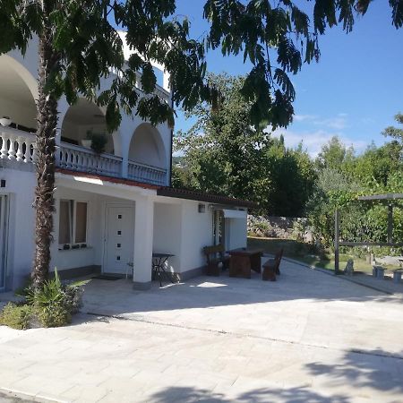 Apartman Nevia Lka Opric Ngoại thất bức ảnh
