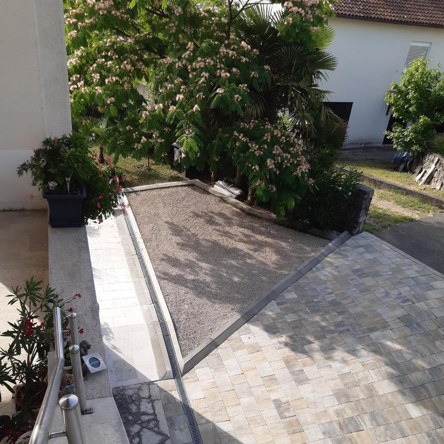 Apartman Nevia Lka Opric Ngoại thất bức ảnh